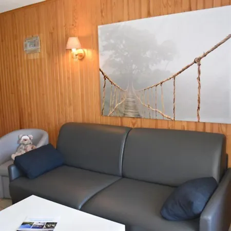 Ensoleille Avec Coin Montagne Et Balcon, Face Aux Pistes De - Fr-1-266-130